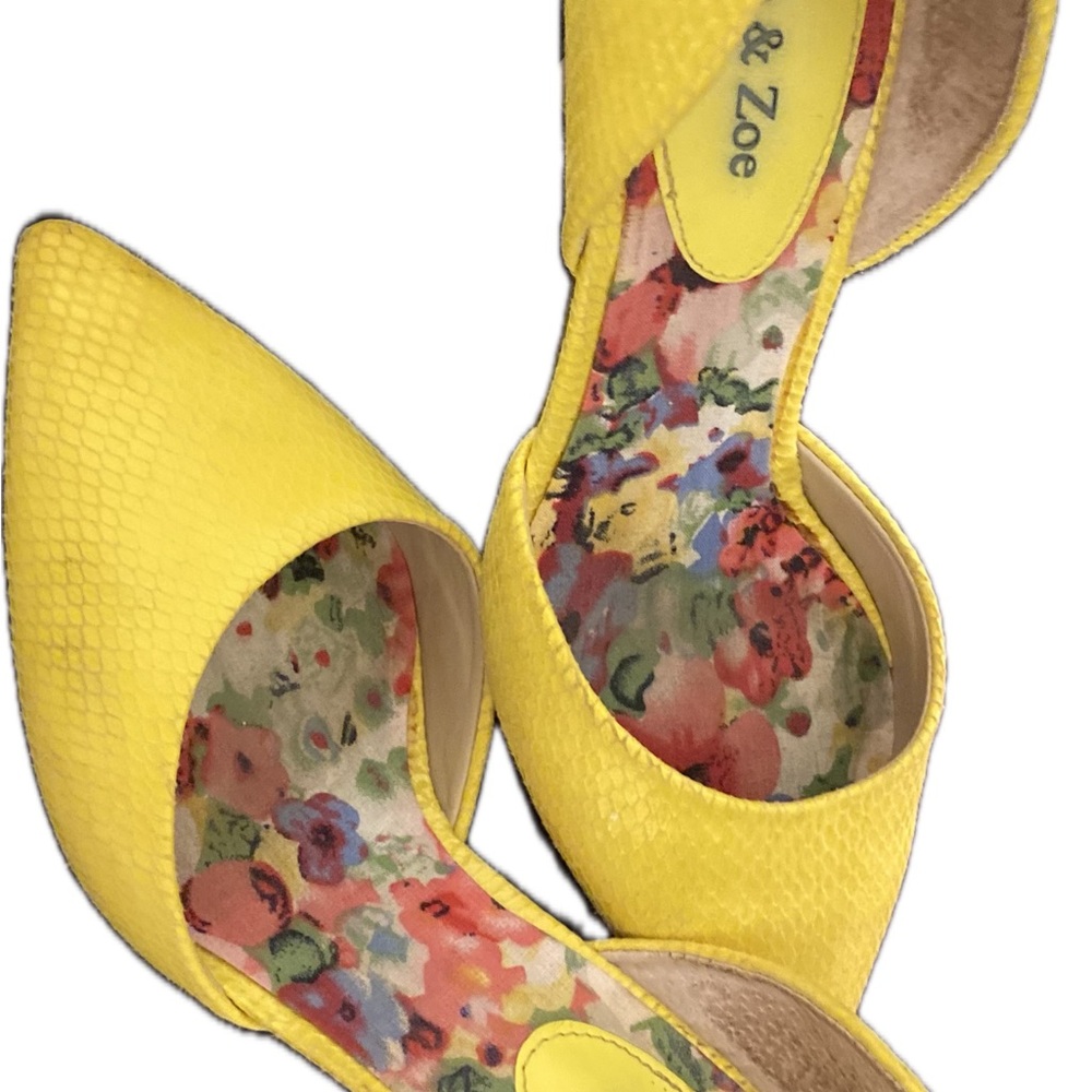 Eva & Zoe Yellow Textured Women's Heels - Picture 4 of 5